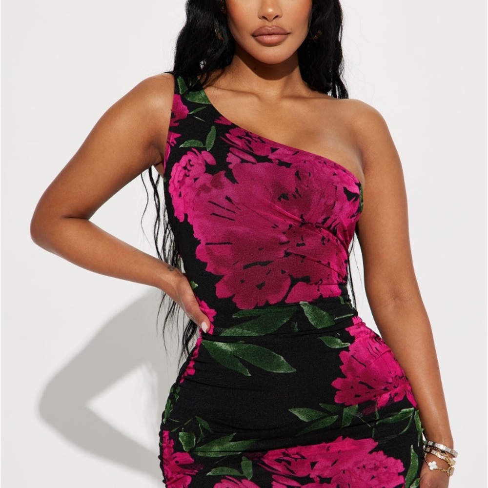 NWT Wedding guest dress🌺Fashionnova Floral Dress.